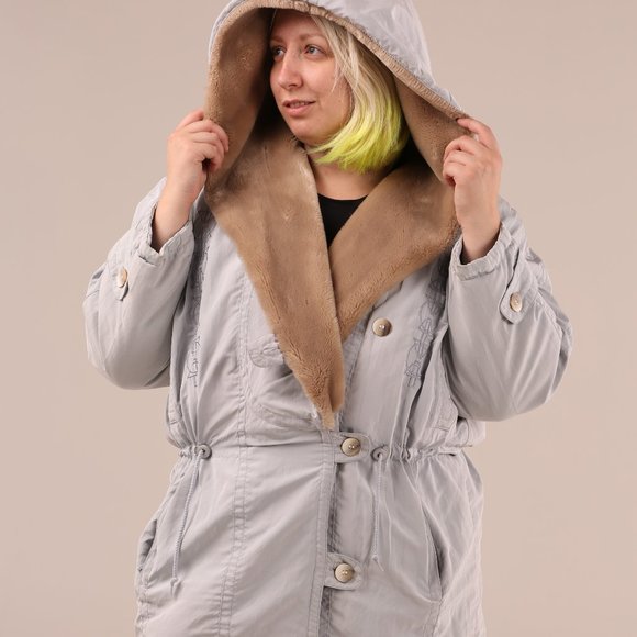 RARE! Vintage silver HEAD embroidered winter jacket with faux fur trim - Picture 3 of 15